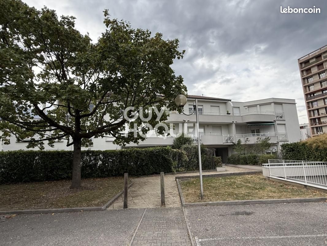 Parking Grenoble · 80 €/mois