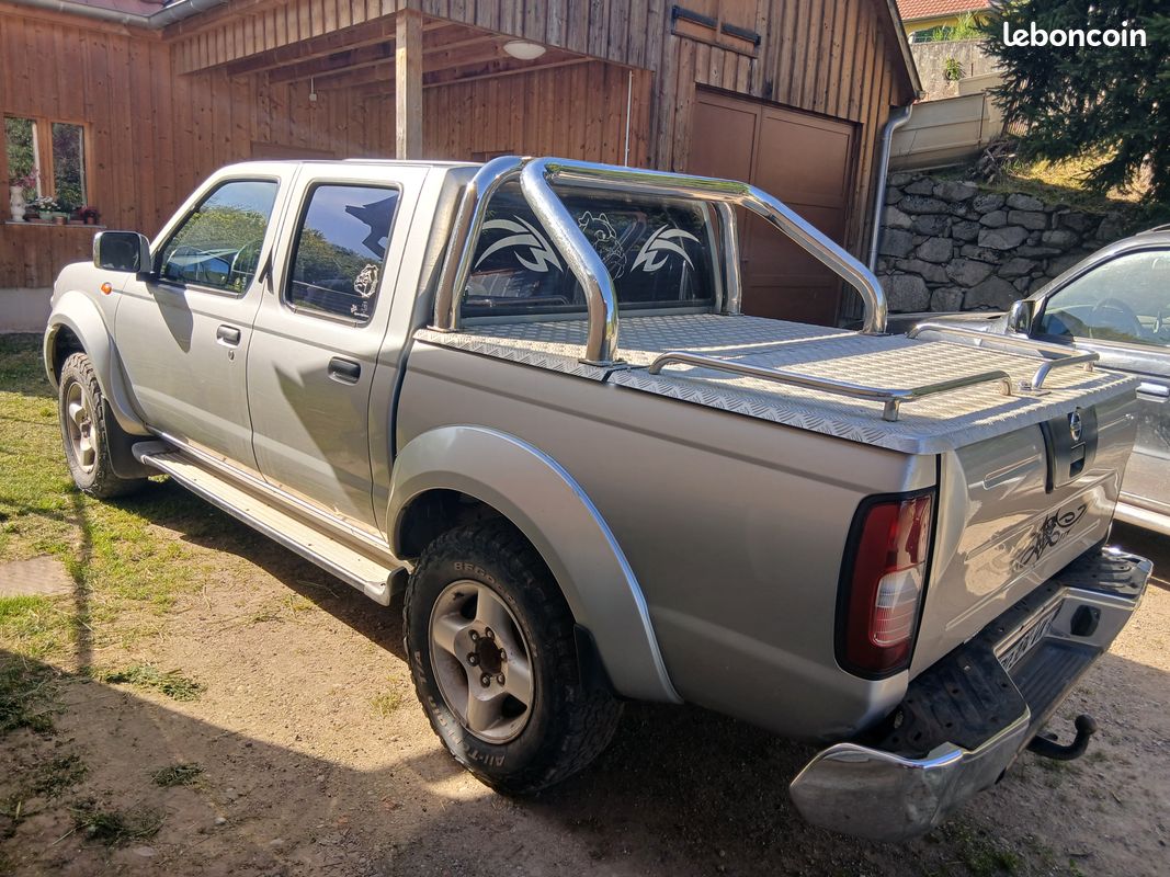 4x4 Nissan pick up (image 2)
