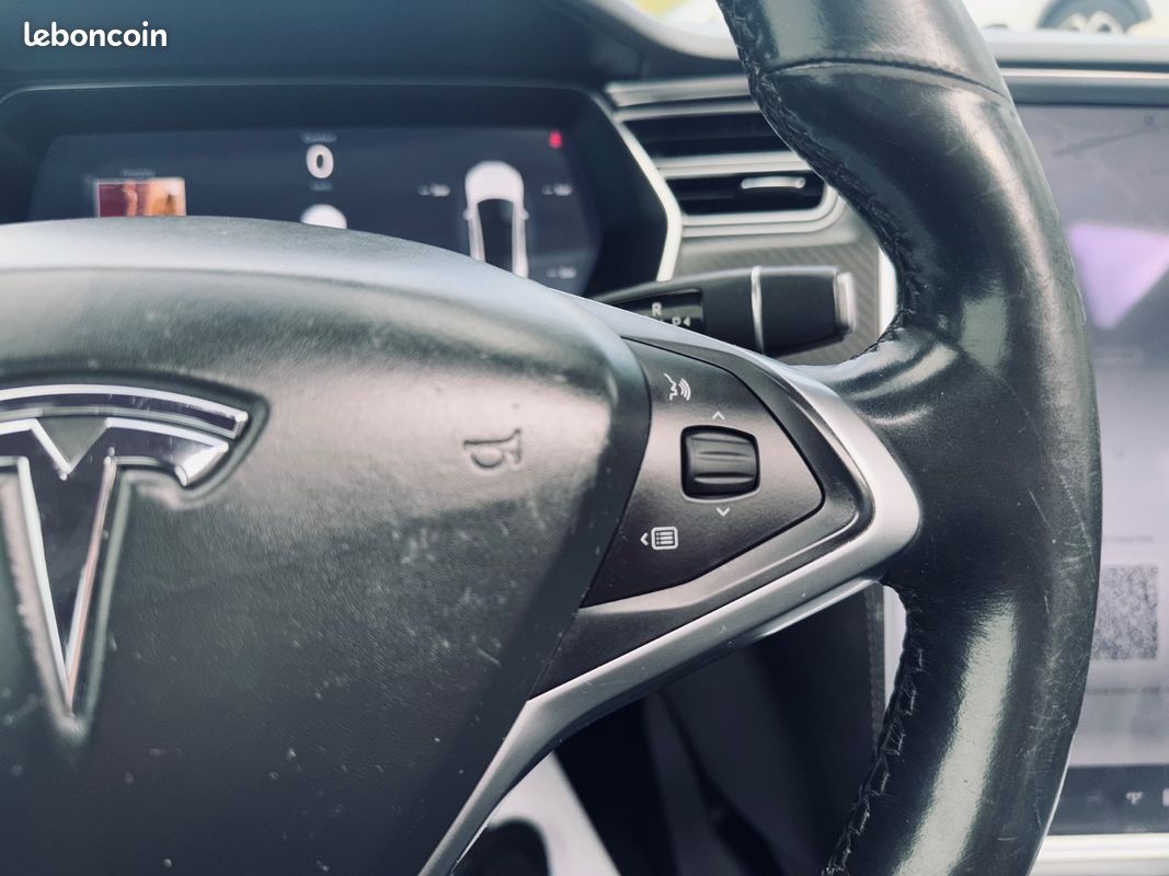 TESLA Model S 320CH BASE + 2EME MAIN + TOIT OUVRANT/PANO + AUTO PILOT + CAMERA DE RECUL + GARANTIE 12 MOIS (image 25)