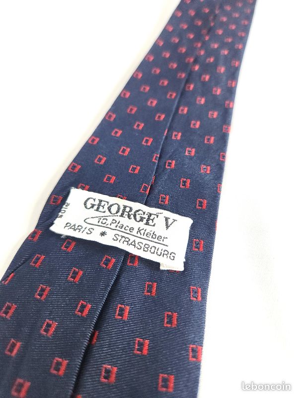 Cravate Duchamp London En Soie Anglaise - Bleu Marine Avec Zig Zag Rouge - Longueur Classique