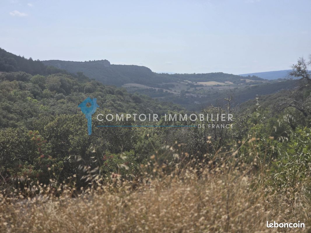 Terrain 40780 m² · à Saint-Saturnin-lès-Apt · 40 780 m² · 11 115 €