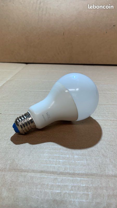 WiZ Ampoule connectée Globe couleur E27 75W - Bricolage