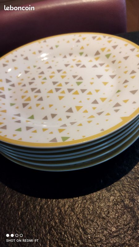 Lot de 12 assiettes neuves (image 2)