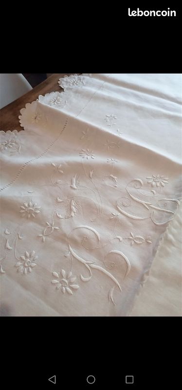 Vend très beau draps ancien ils sont énormément brodés (image 2)