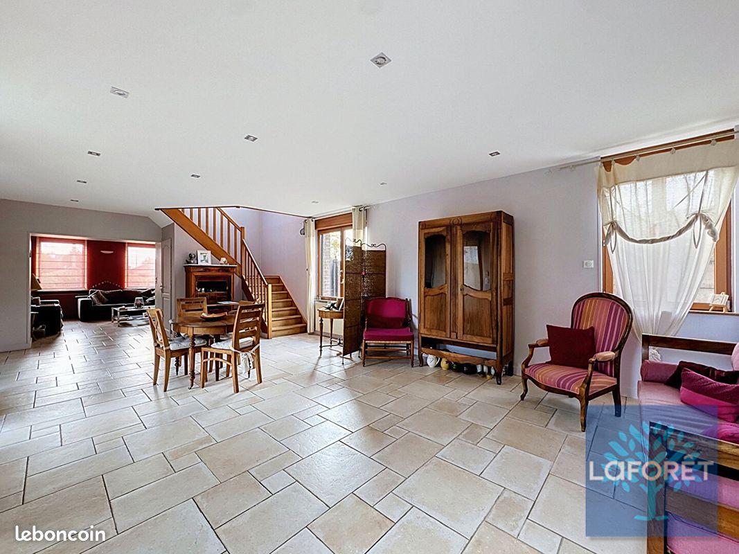 Maison 10 pièces 273 m² · à Landas · 273 m² · 495 000 €
