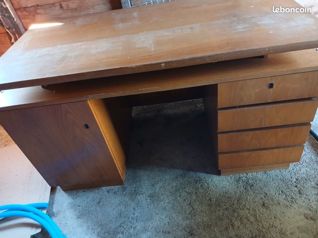 Bureau (image 1)