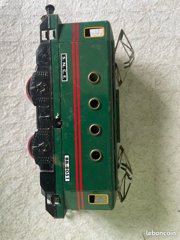 LOT Série Hornby - Locomotive SNCF BB 8051 + 3 wagons avec Rails