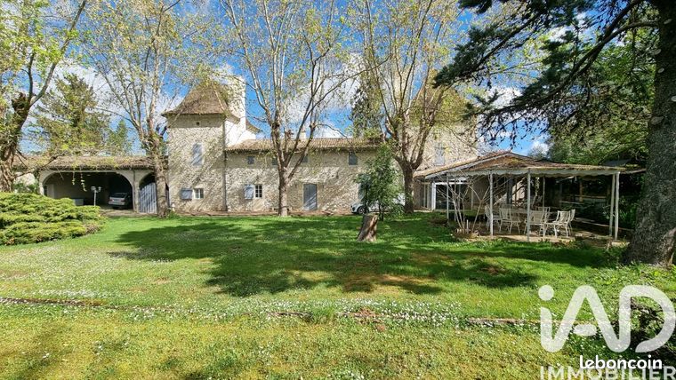 Chateau 13 pièces 341 m²