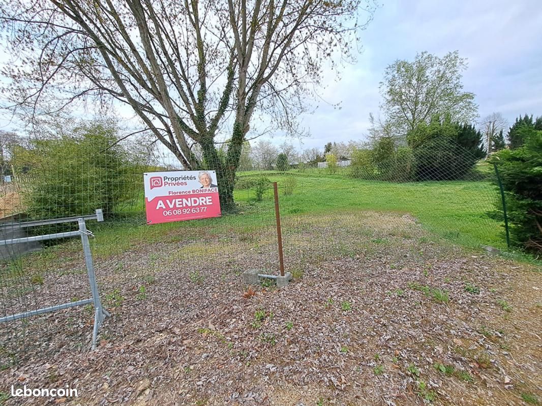 Terrain 817 m² Rives Du Loir En Anjou · à Rives-du-Loir-en-Anjou · 98 000 €