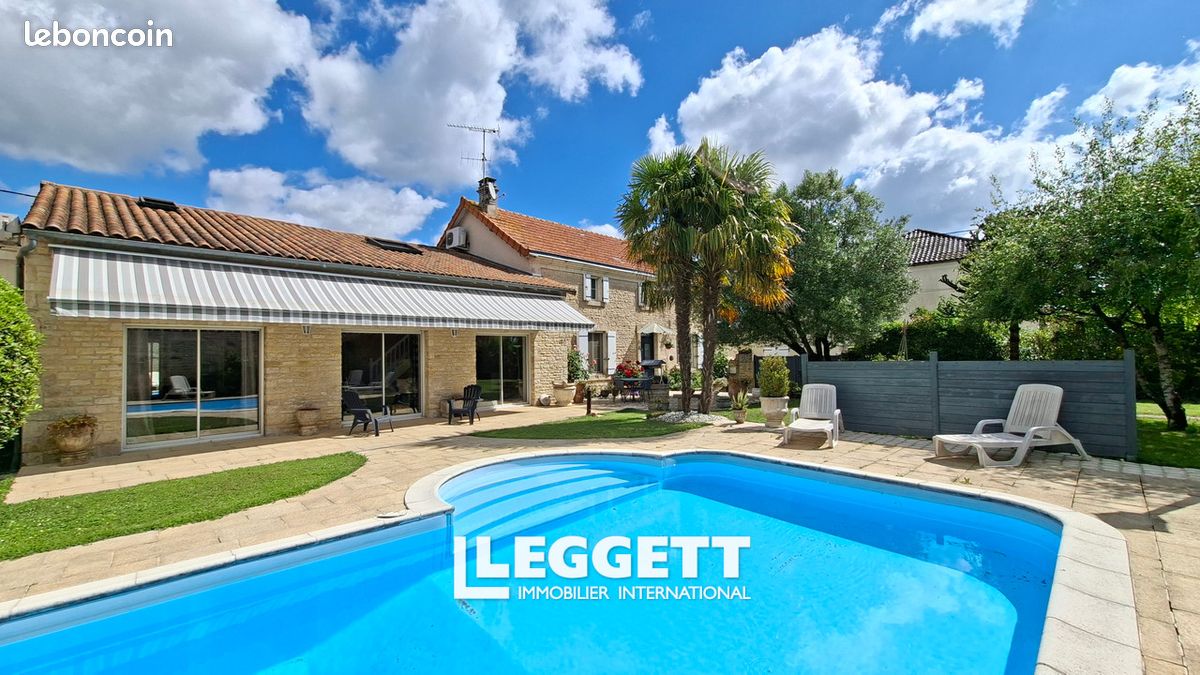 Maison 7 pièces 223 m² · à La Faye · 223 m² · 378 000 €