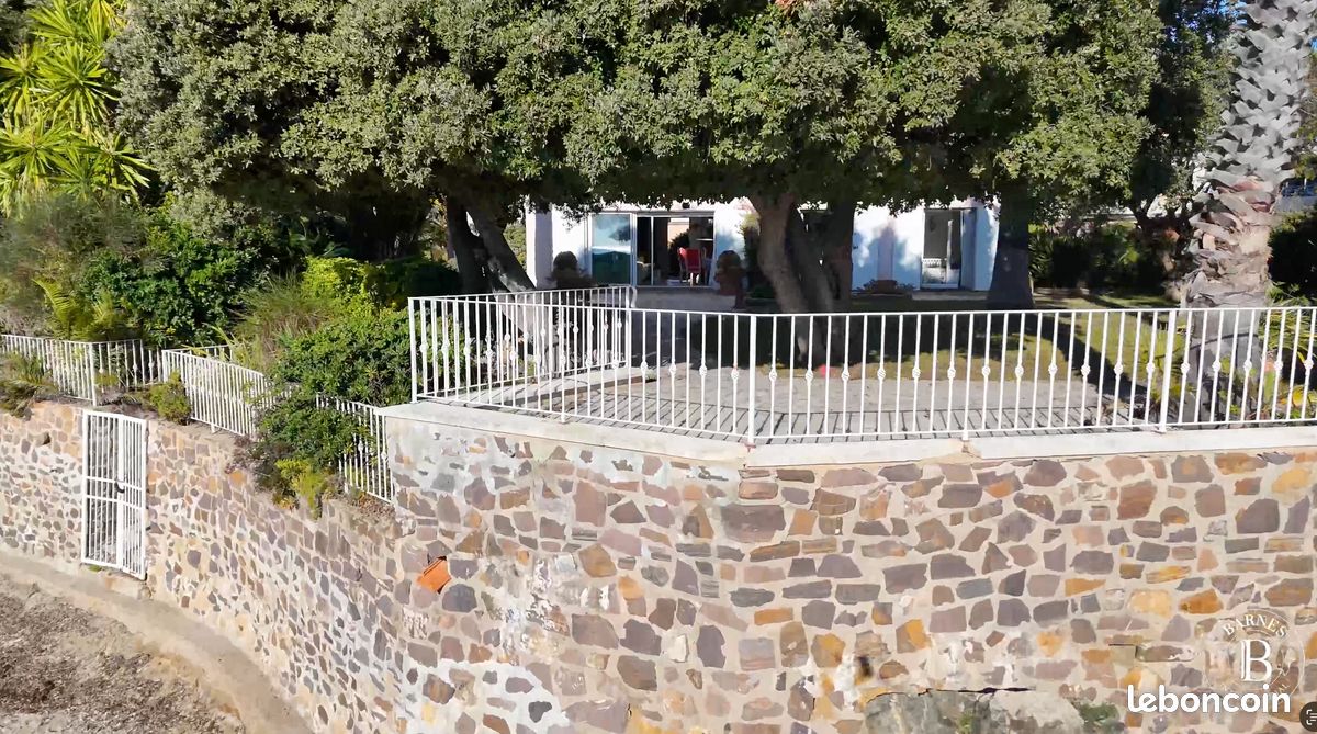 Villa pied dans l'eau centre des Issambres-VAR (image 3)