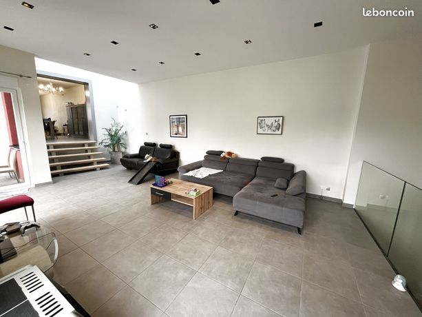 Maison 11 pièces 327 m²