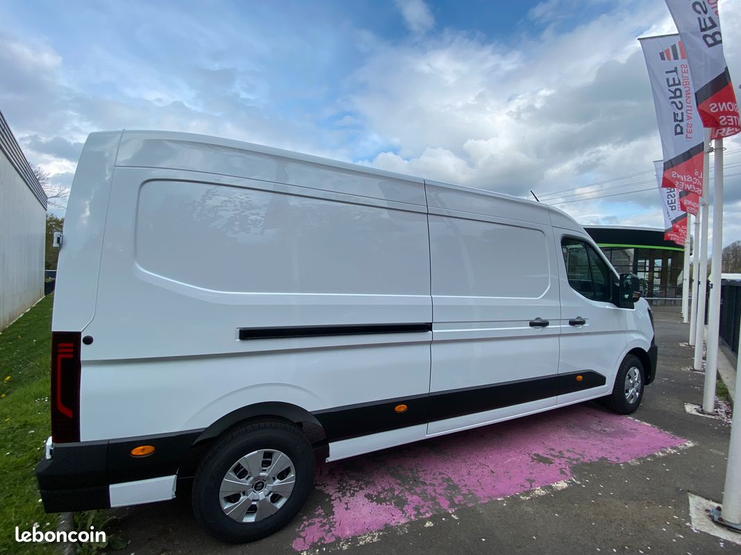 Renault Nouveau Master L3H2 ADVANCE 3T5 Blue dCi 150ch sur parc (image 4)