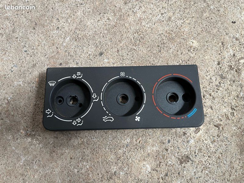 Plastique commande de chauffage / ventilation pièces Peugeot 205 (image 1)