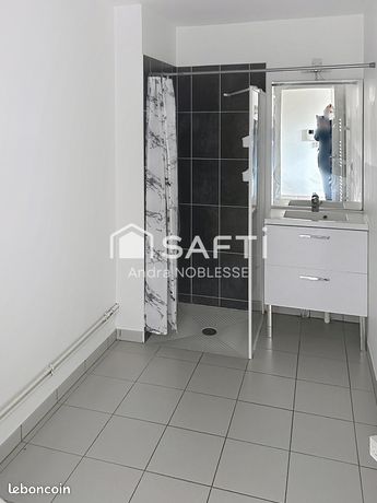 https://img.leboncoin.fr/api/v1/lbcpb1/images/5a/17/63/5a17633b113c18a1ddbff1e38a72796dae72f602.jpg?rule=ad-image