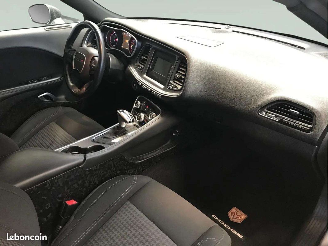 Dodge CHALLENGER 3.6 V6 * Boîte Automatique * 309 ch * Bi-Xénon * LED * Jantes Alliage * Faible KM (image 12)