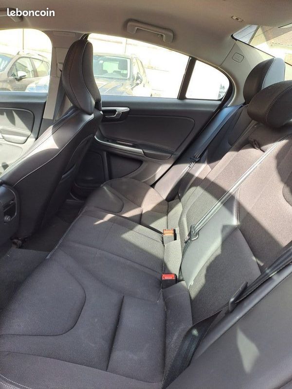Volvo s60 d3 150ch r-design geartronic 2016 (image 7)