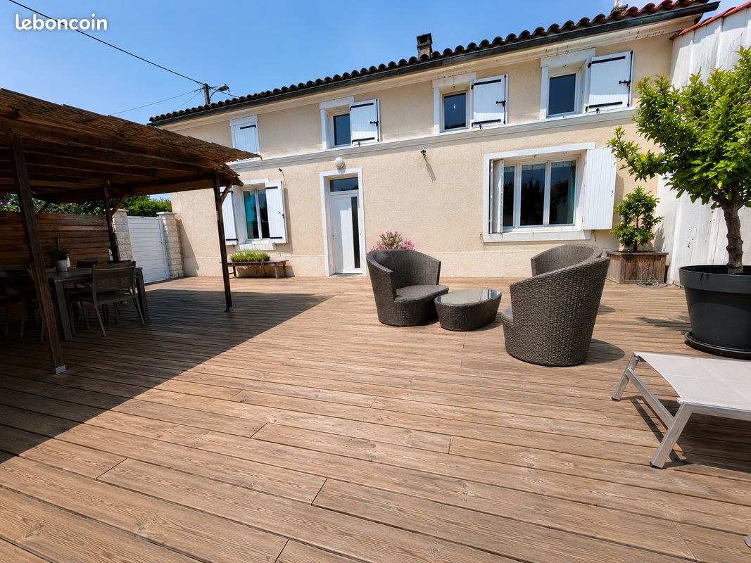 Maison 6 pièces 141 m² · à Saint-Savinien · 141 m² · 240 000 €