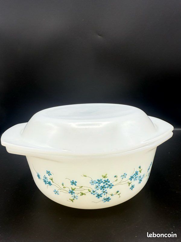 Grand Plat Rond Arcopal Véronica Myosotis 28.5 Cm - Vintage France - Verre Trempé Coloré
