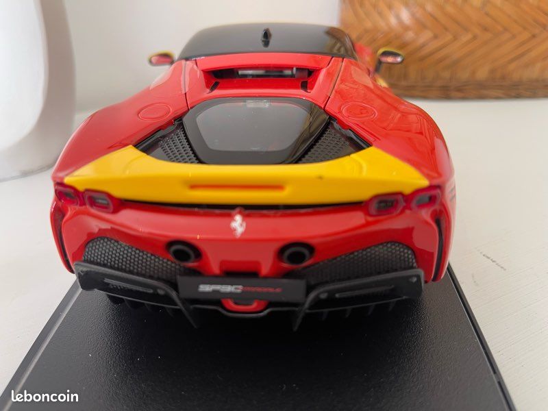 FERRARI SF 90 ASSETTO FIORANNO voiture de collection MAISTO neuve échelle 1/18 (image 4)