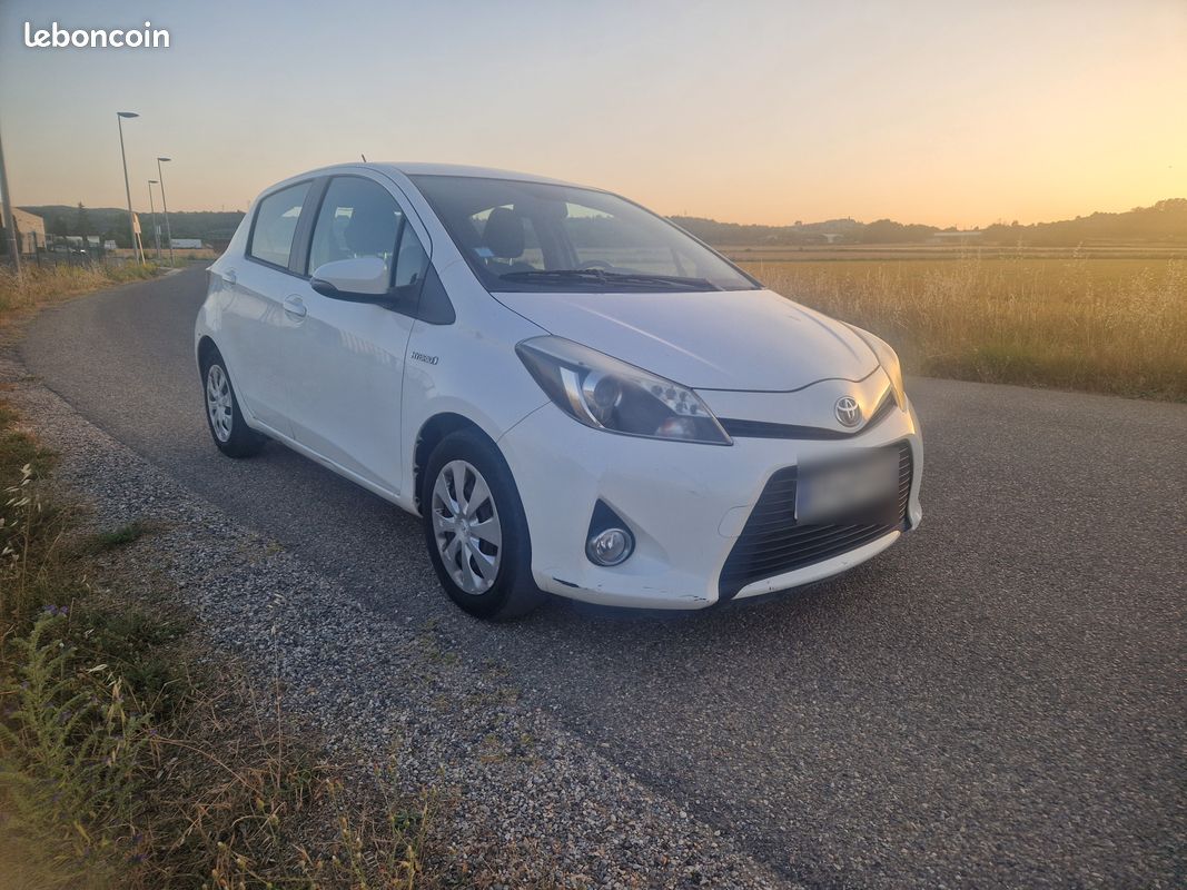 Toyota Yaris Boite Auto Hybride (image 1)
