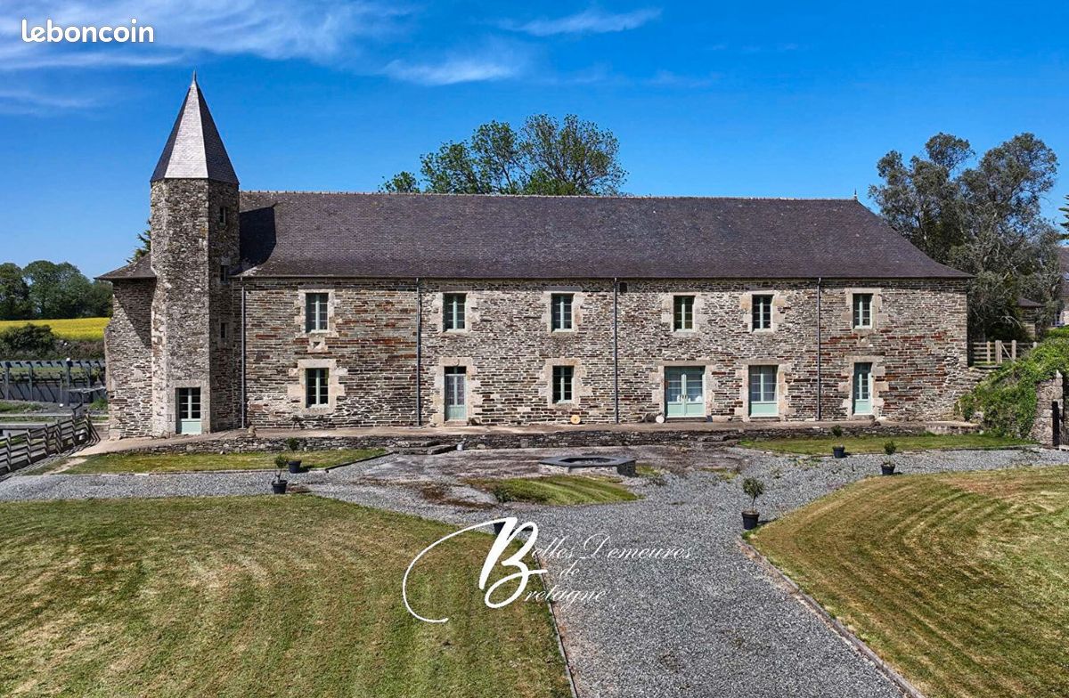 Maison 15 pièces 543 m² · à Carhaix-Plouguer · 543 m² · 884 000 €
