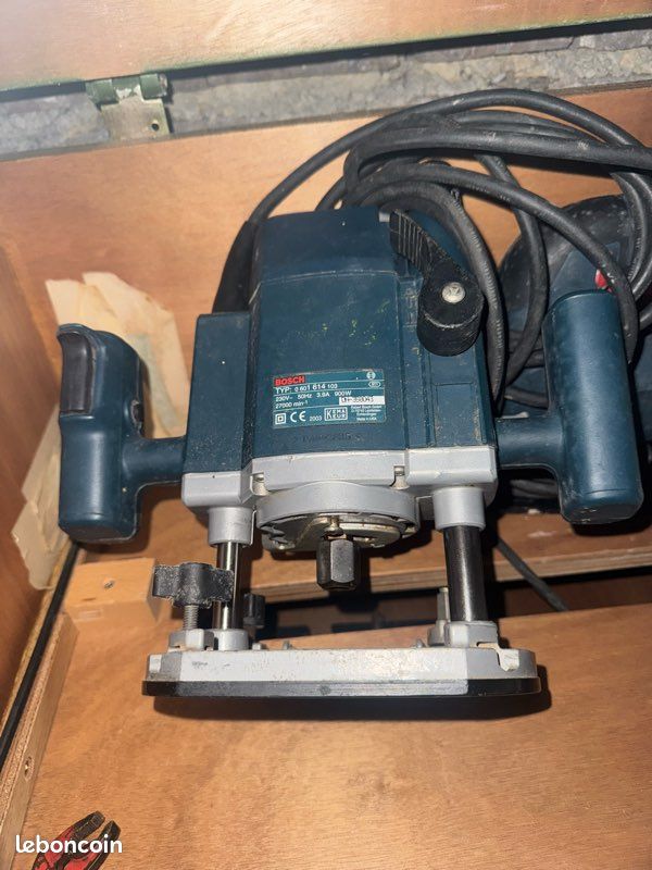 Défonceuse Plongeante Bosch GOF 900 ACE 240V – 900W, Vitesse Variable, état Impeccable