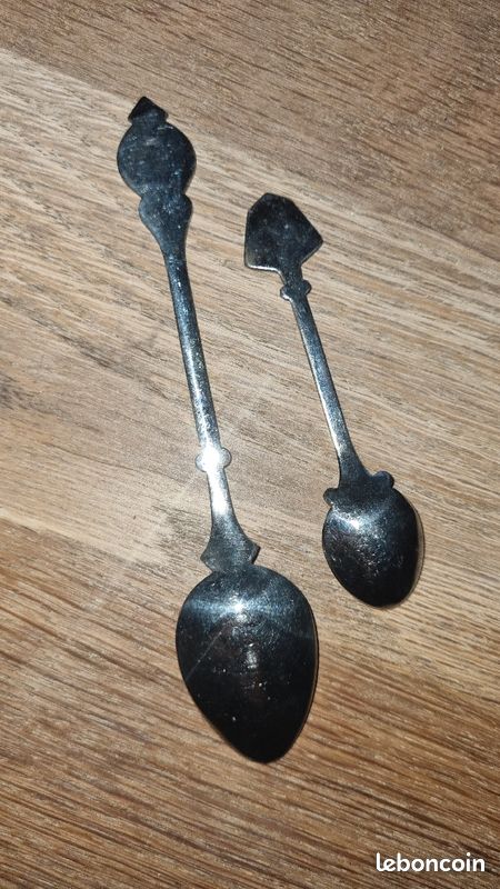Lot de deux cuillères d'Espagne métal 24k et or (image 5)