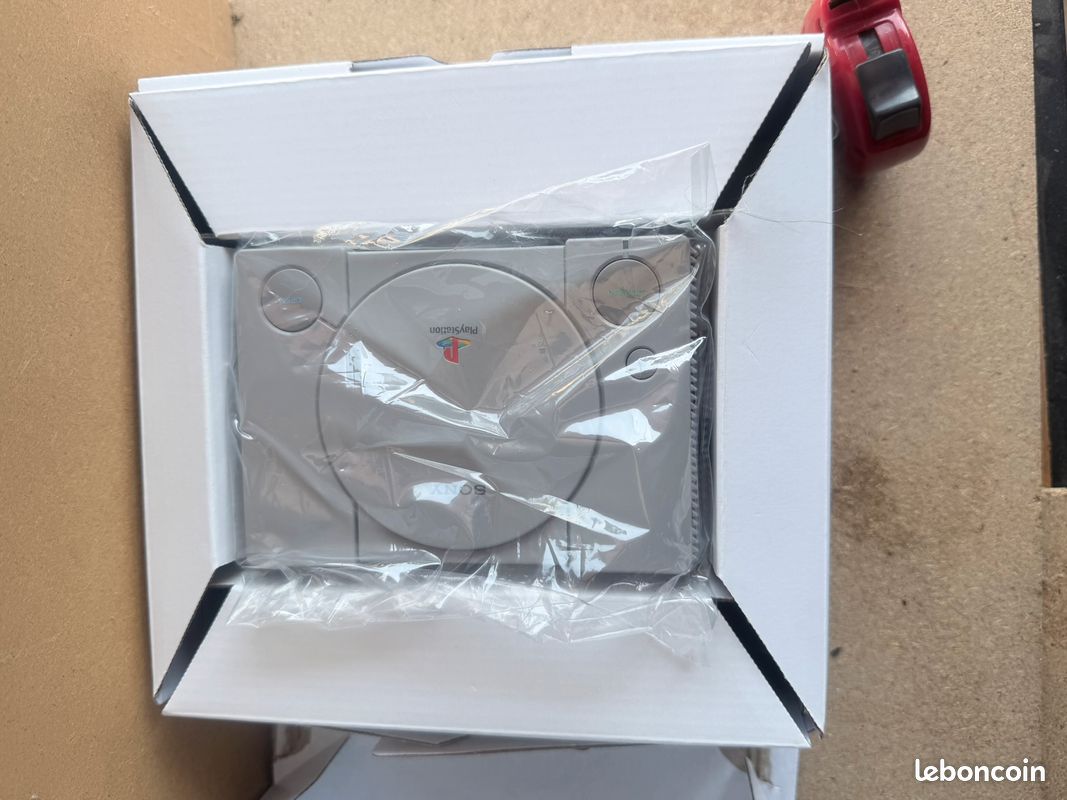 PlayStation Classic Mini Sony SCPH-1000R en boîte - À réparer ou pour pièces (image 3)