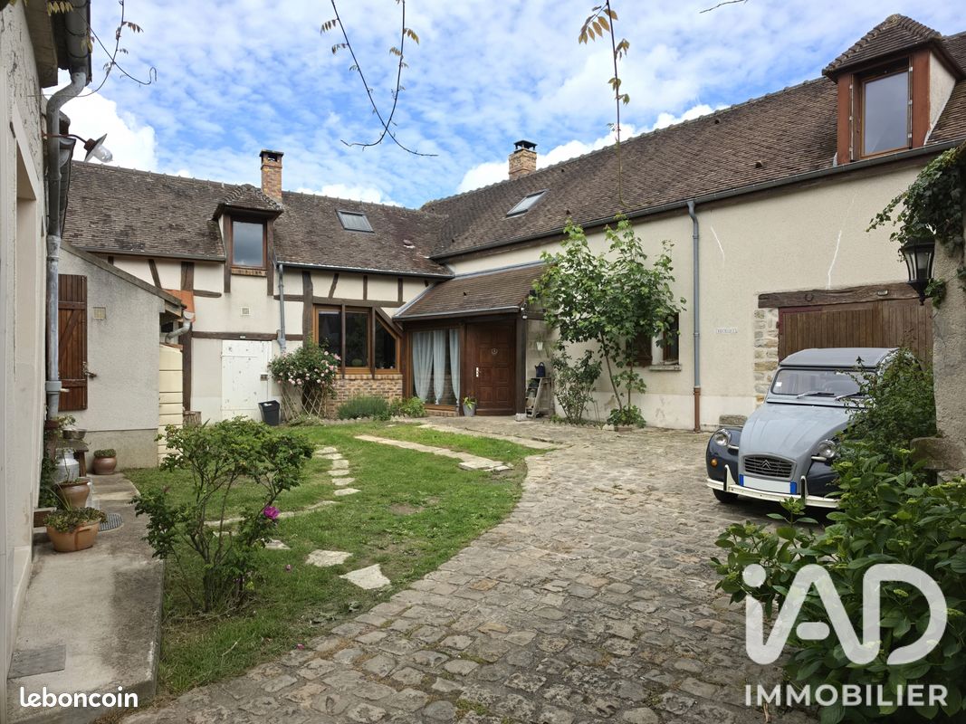 Maison 8 pièces 204 m² · à Vinneuf · 204 m² · 259 000 €