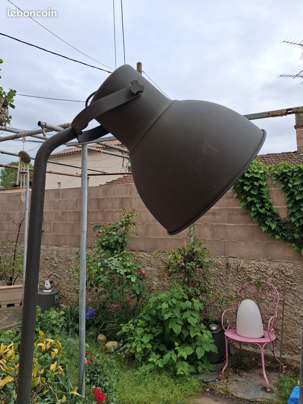 Lampadaire style industriel (image 1)