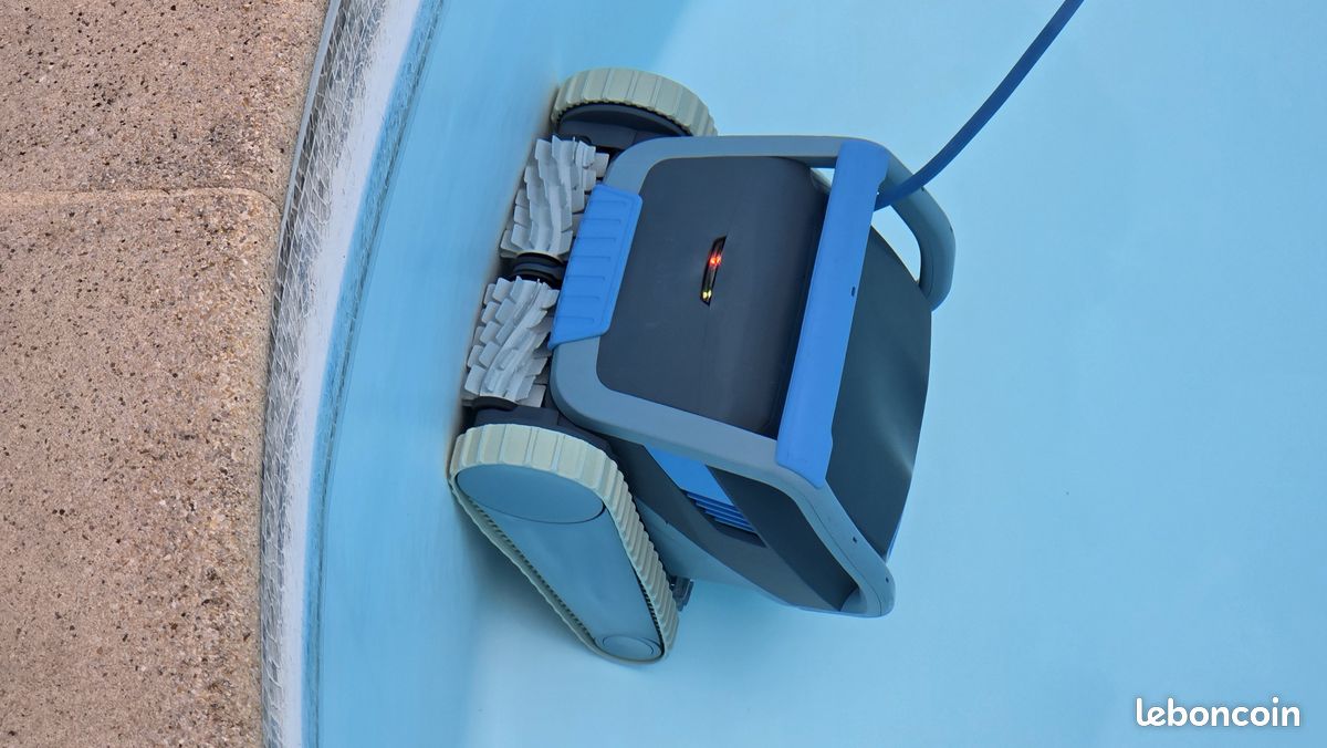 Robot de piscine Dolphin M700 Maytronics (image 3)