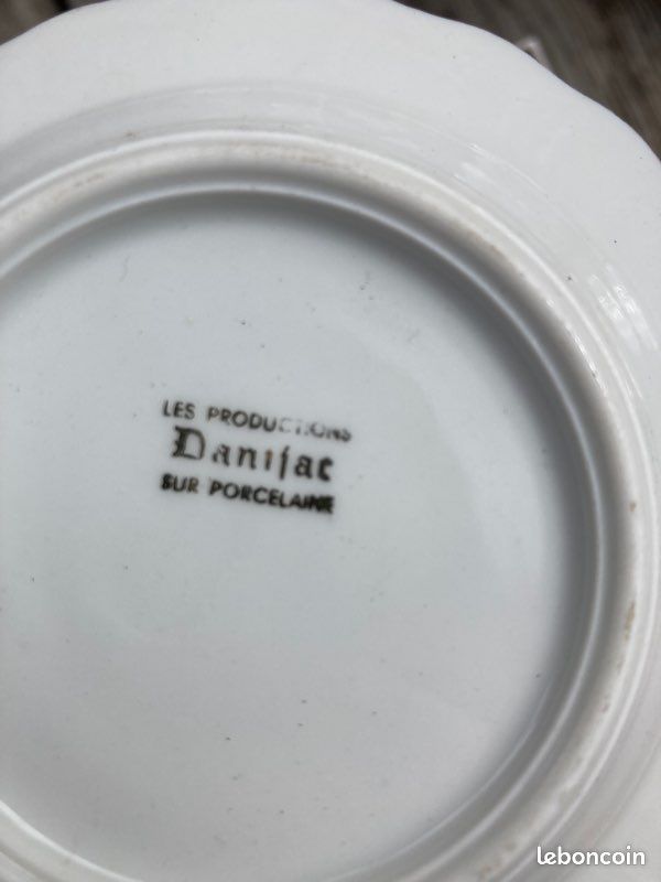 Grand lot de vaisselles et autres en porcelaine (image 9)