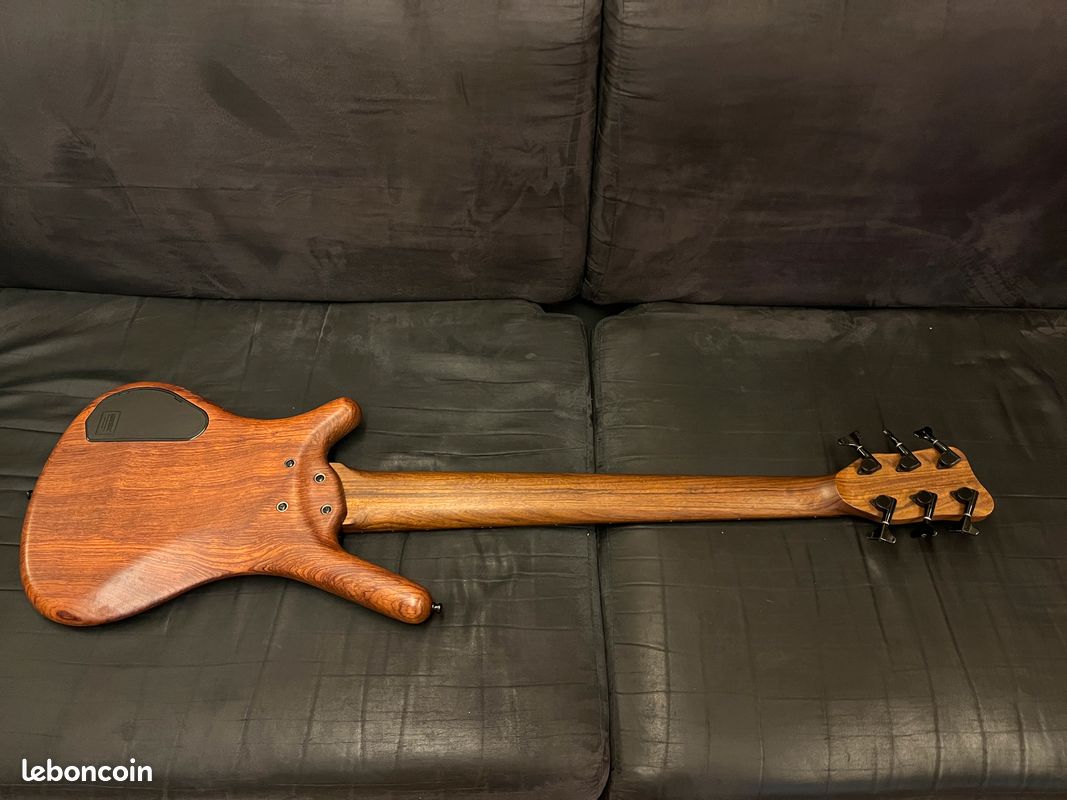 Basse Warwick Corvette Standard 6 cordes (image 4)