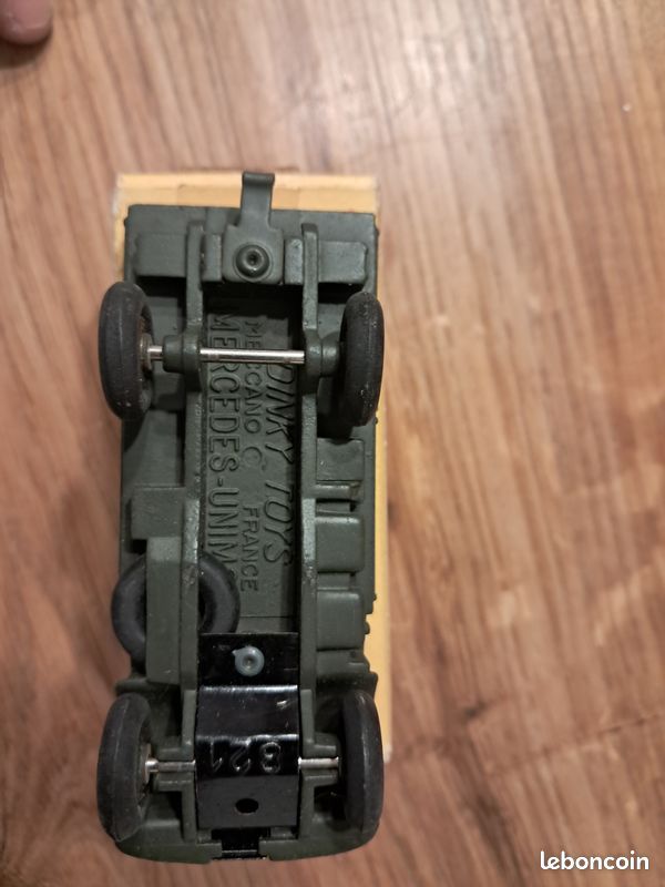 Dinky toys camionnette militaire unimog mercedes 821 - Collection