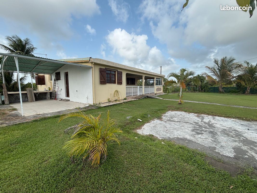 Maison 4 pièces 100 m² · à Sainte-Anne · 100 m² · 1 300 €