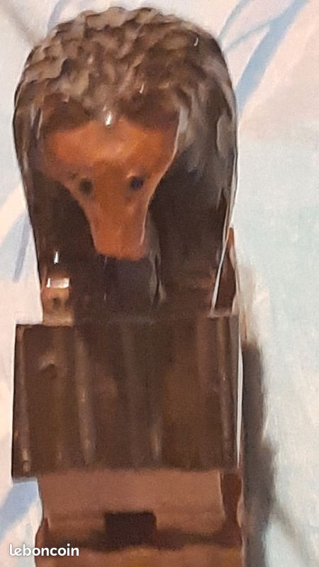 Jolie statue (image 2)