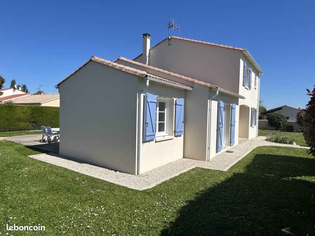 Maison 7 pièces 158 m² · à Aiffres · 158 m² · 331 200 €