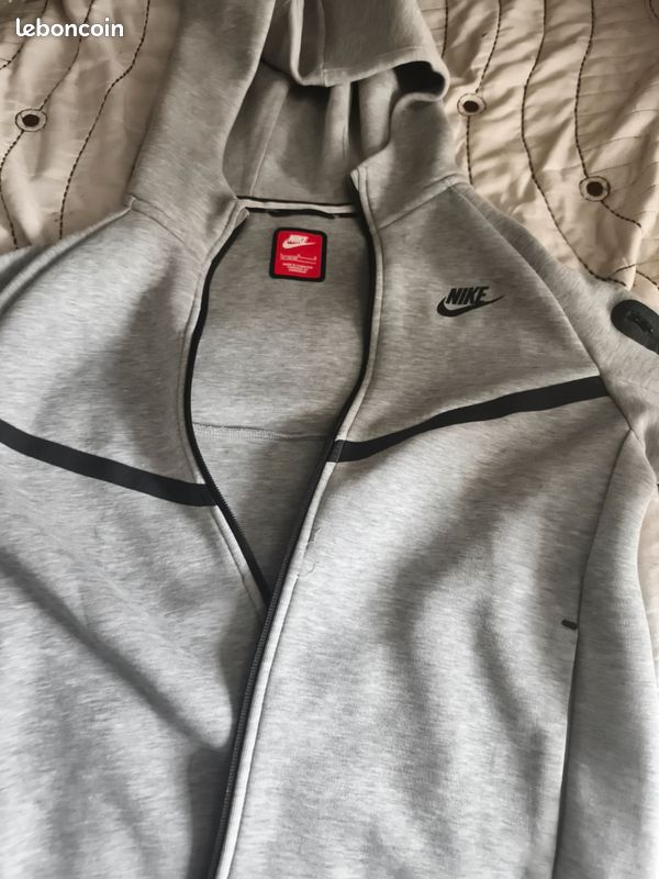 Nike tech (image 1)