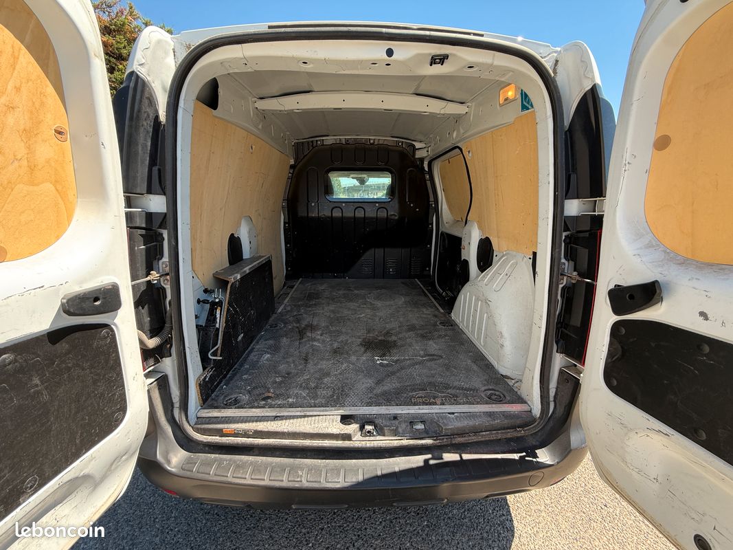RENAULT Express Van1.5 dCi S&S 75 ch Confort 2 places TVA récupérable (image 8)