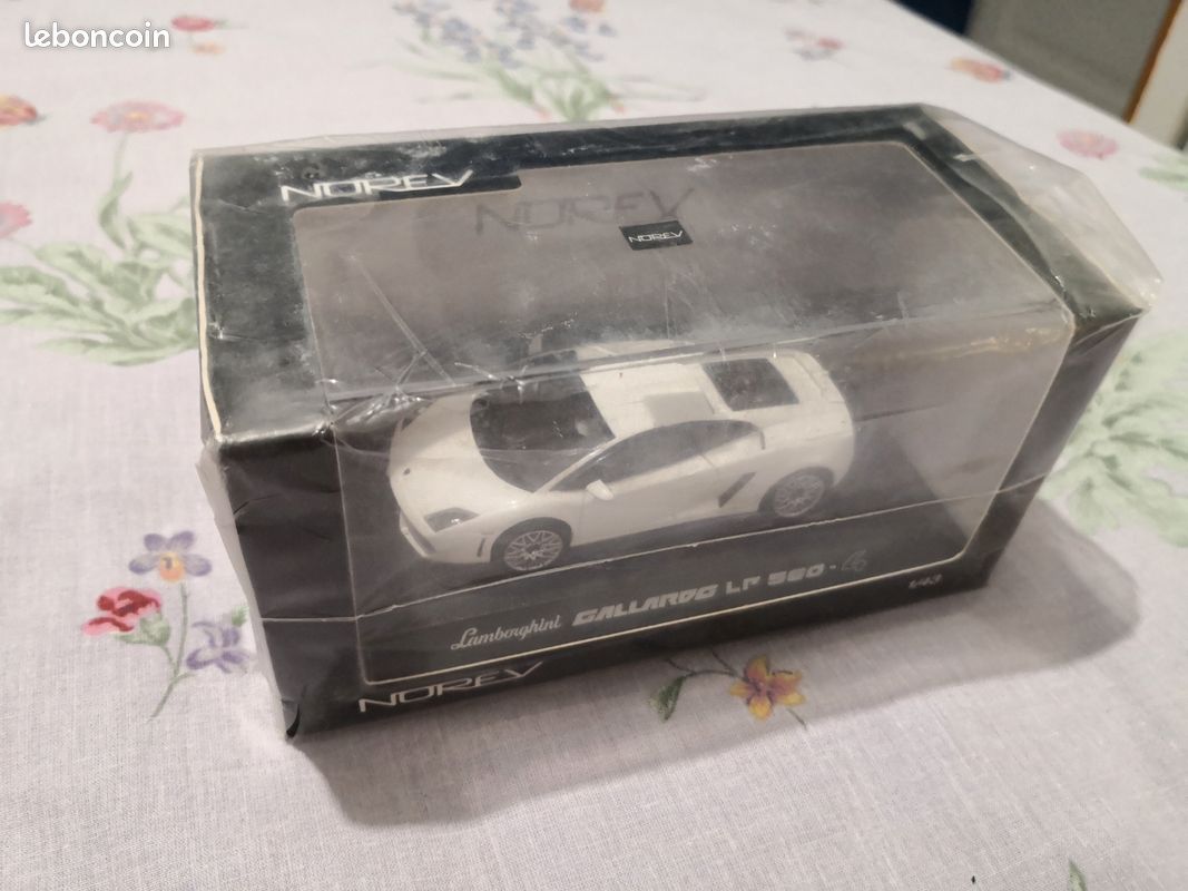 Miniature Lamborghini 1/43 (image 2)