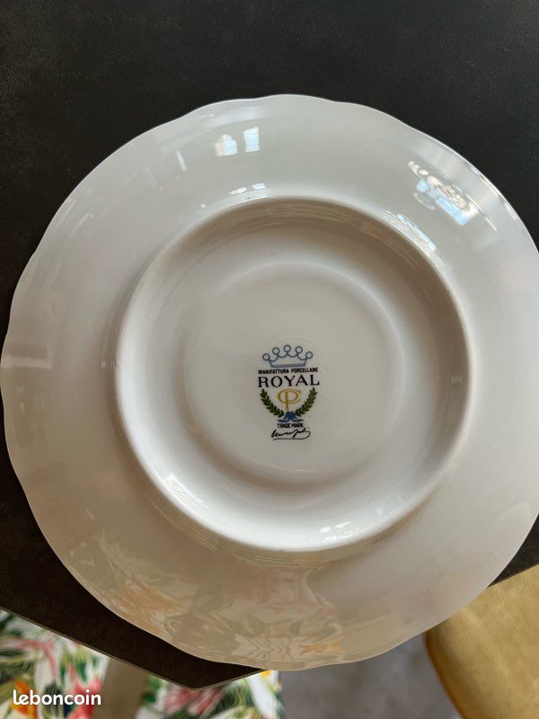 Assiette 17 cms manufacture Porcelaine Royal motif rose (image 2)