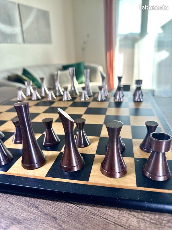 Jeu D'échecs Ancien En Bois - Europe De L'Est - Échiquier Rare Pour Collectionneur