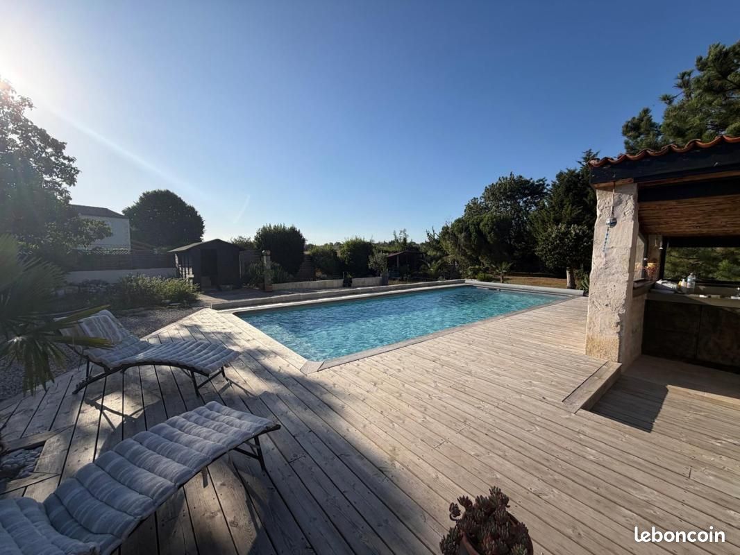 Maison 5 pièces 151 m² · à Saint-Georges-des-Coteaux · 151 m² · 398 500 €