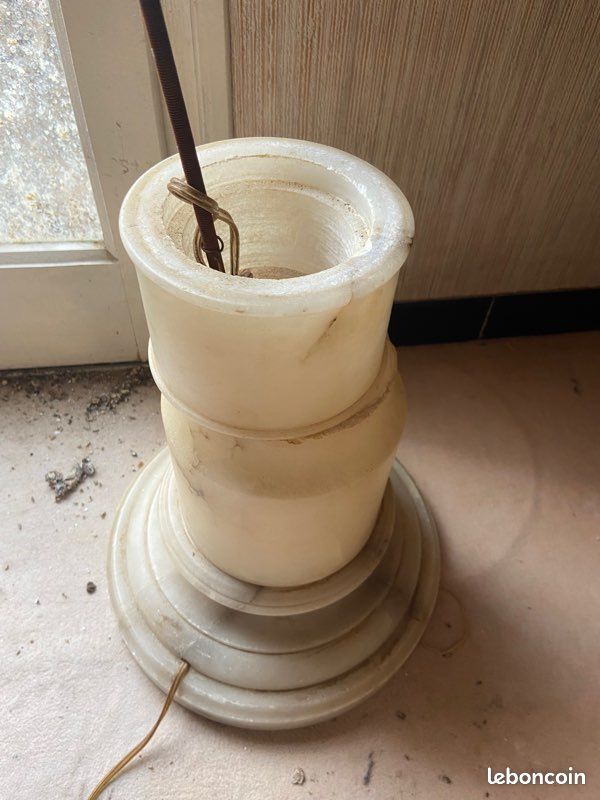 Lampe colonne en marbre (image 4)