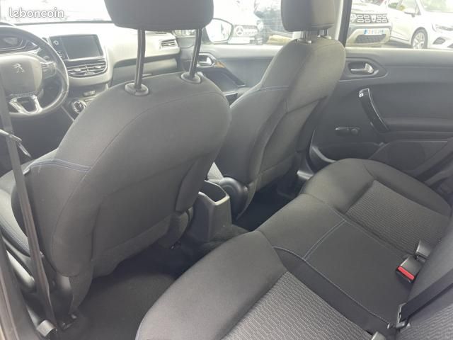 Peugeot 208 1.2 PureTech 82ch BVM5 Style (image 9)