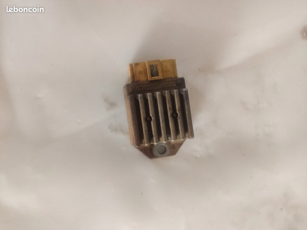 Regulateur de tension derbi (image 1)