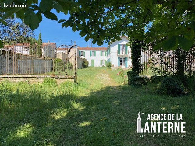 Maison 12 pièces 368 m² · à Saint-Pierre-d'Oléron · 368 m² · 826 000 €