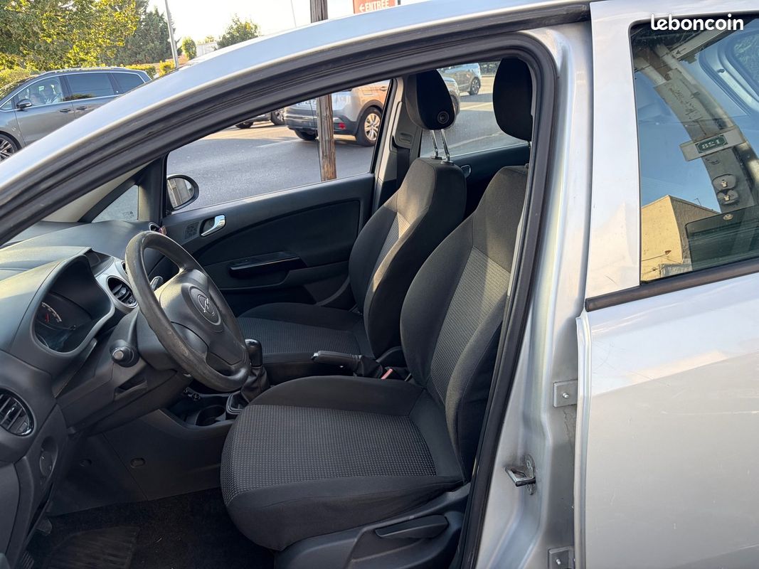 Opel Corsa CDTI COOLLINE 1 ÈRE MAIN SUIVIE D ENTRETIEN PAYÉ EN 3 FOIS (image 10)