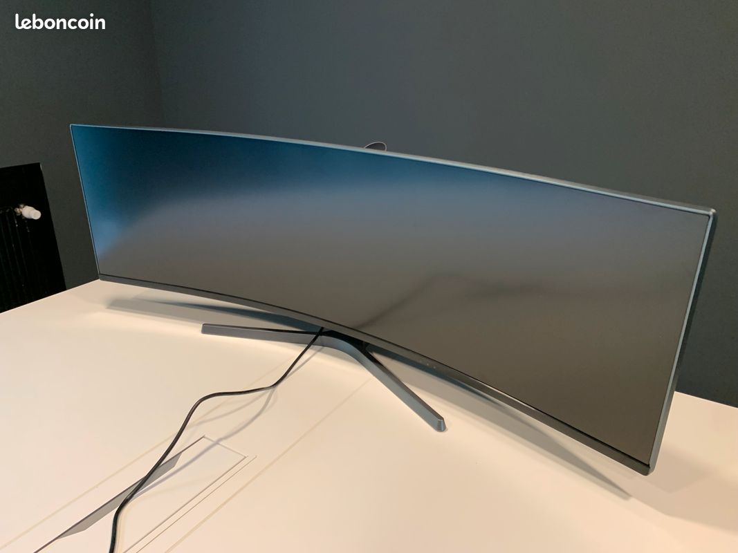 Ecran samsung incurvé 123cms peu servi -Idéal gaming, bureautique et multitâche (image 1)